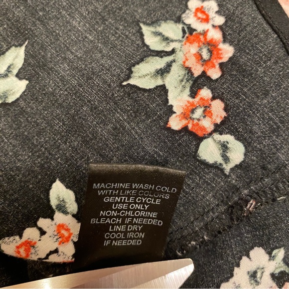 Torrid Womens Tunic 2 Black Floral Print Emma Babydoll Challis Button Front - Picture 5 of 5